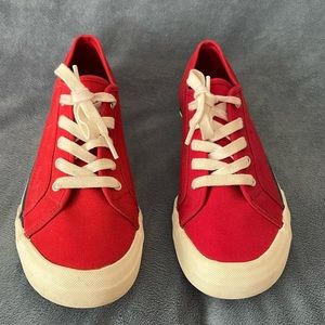 Vintage Red Keds sneakers. Gently worn sneakers from 90’s. Size Women’s 8.